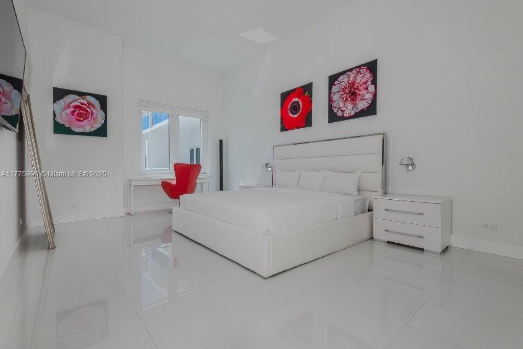 RONEY PALACE CONDO - Residential Lease