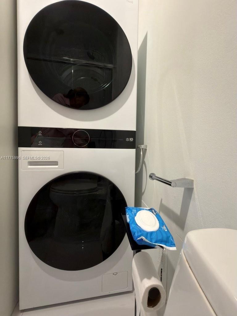 RONEY PALACE CONDO - Residential Lease