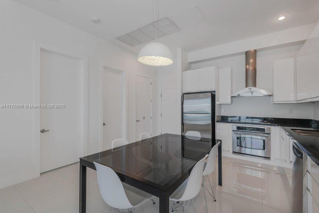 RONEY PALACE CONDO - Residential Lease