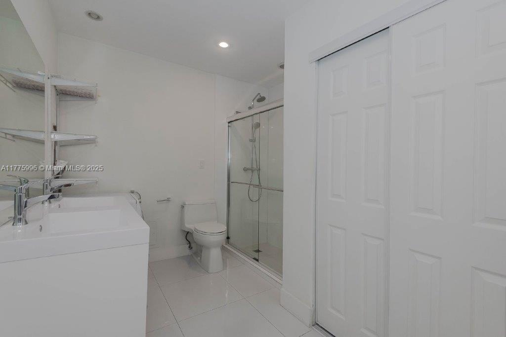 RONEY PALACE CONDO - Residential Lease