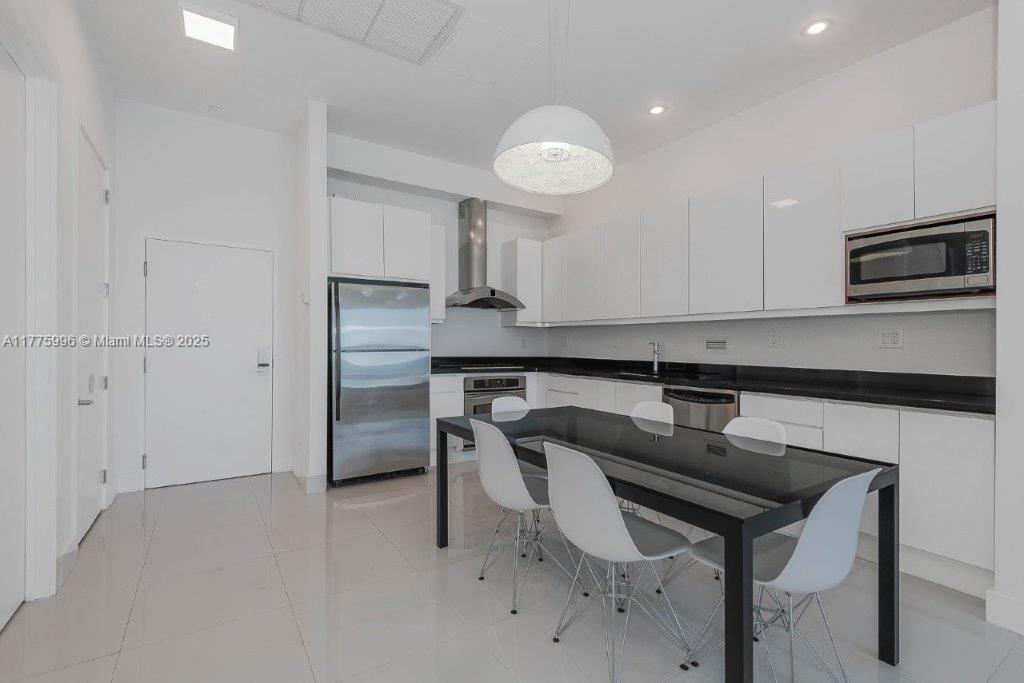 RONEY PALACE CONDO - Residential Lease