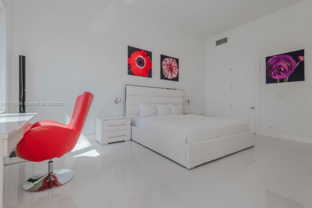 RONEY PALACE CONDO - Residential Lease