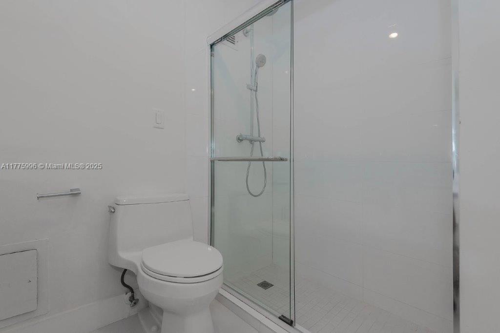 RONEY PALACE CONDO - Residential Lease