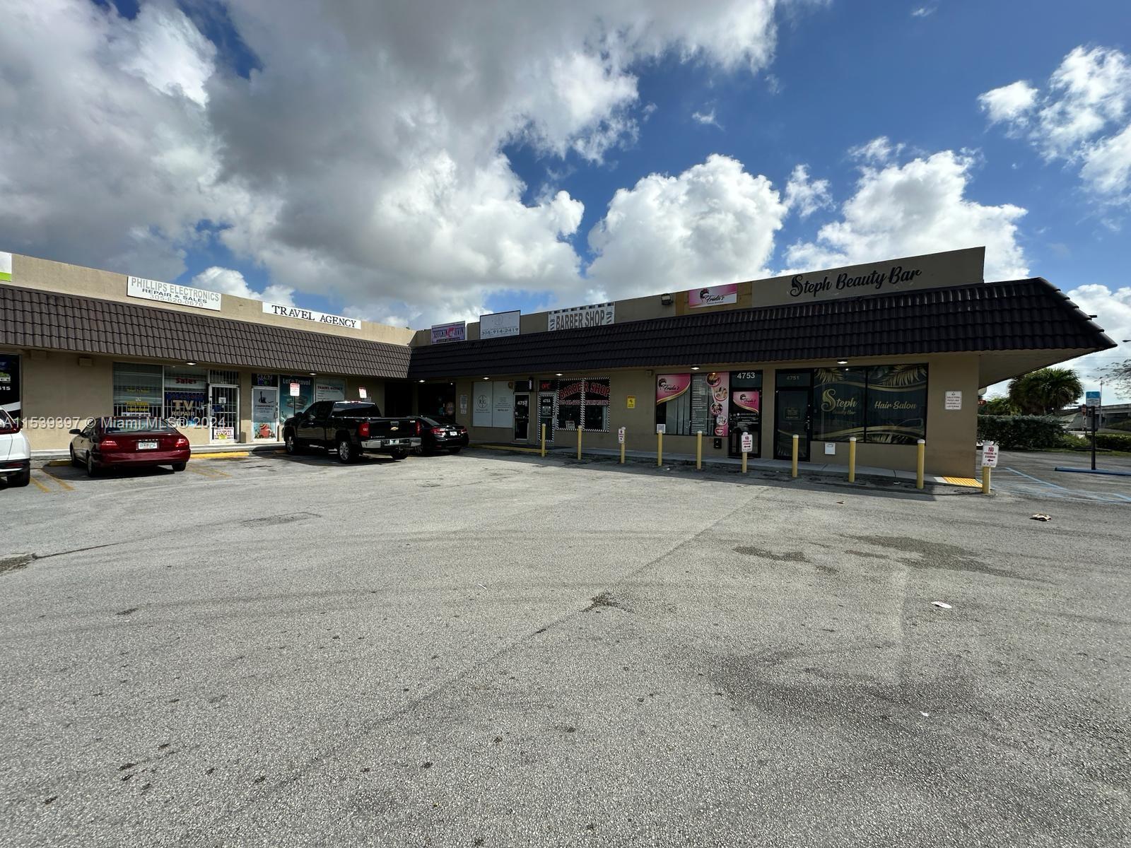 FOR RENT!! RETAIL SPACE FOR RENT IN HIALEAH - OPALOCKA APROX 800 SQFT EXCELLENT LOCATION FOR YOUR BUSINESS.! CALL AND SHOW IT TODAY! RENT BASE PLUS SALES TAX.