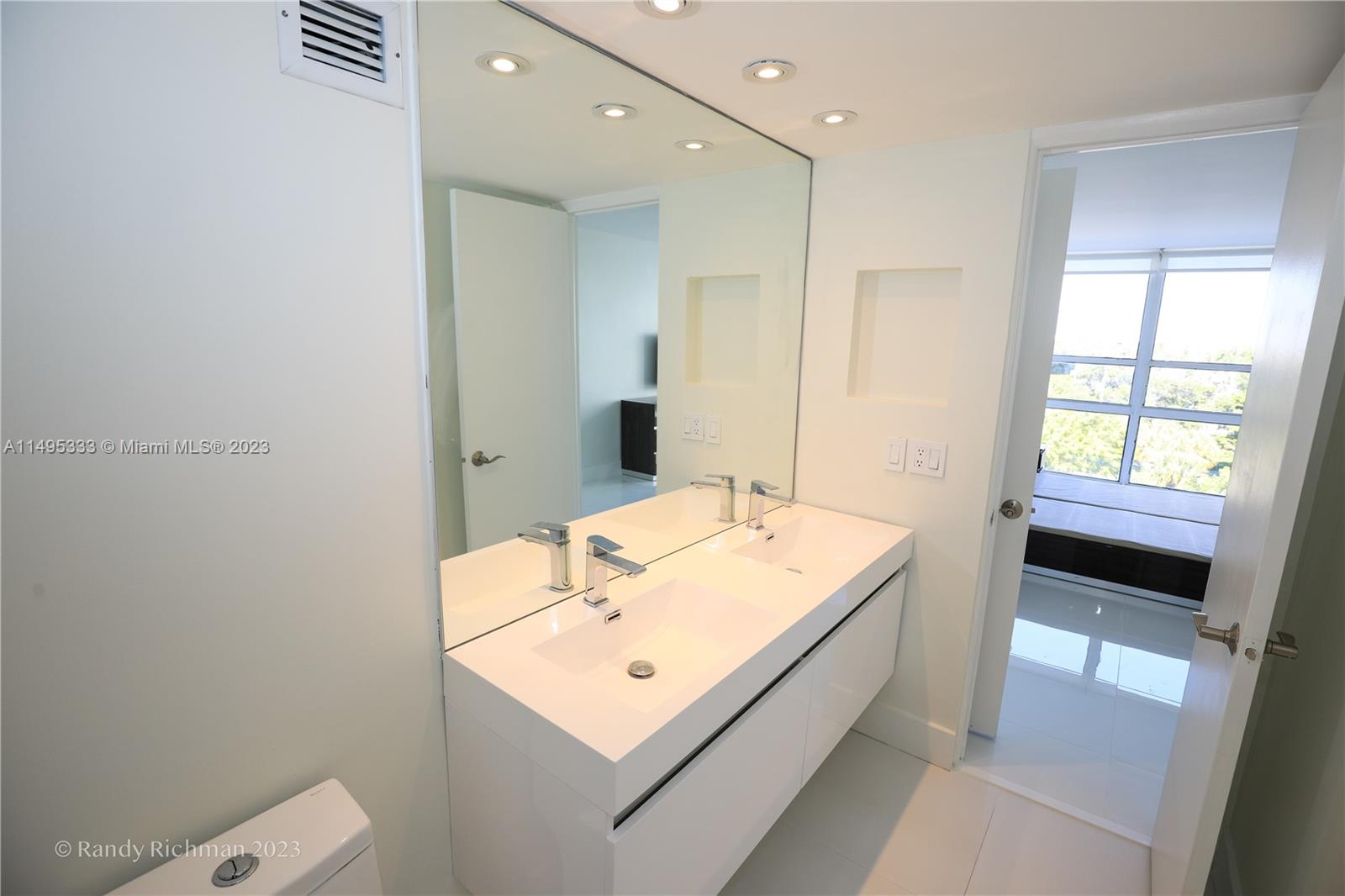 CHARTER CLUB CONDO - Residential Lease