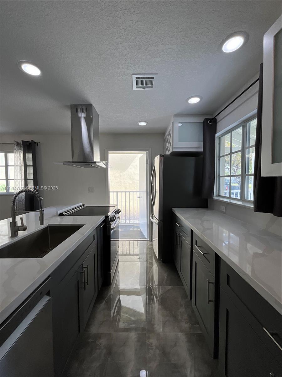 THE VILLAS OF ST AGNES CO - Residential Lease