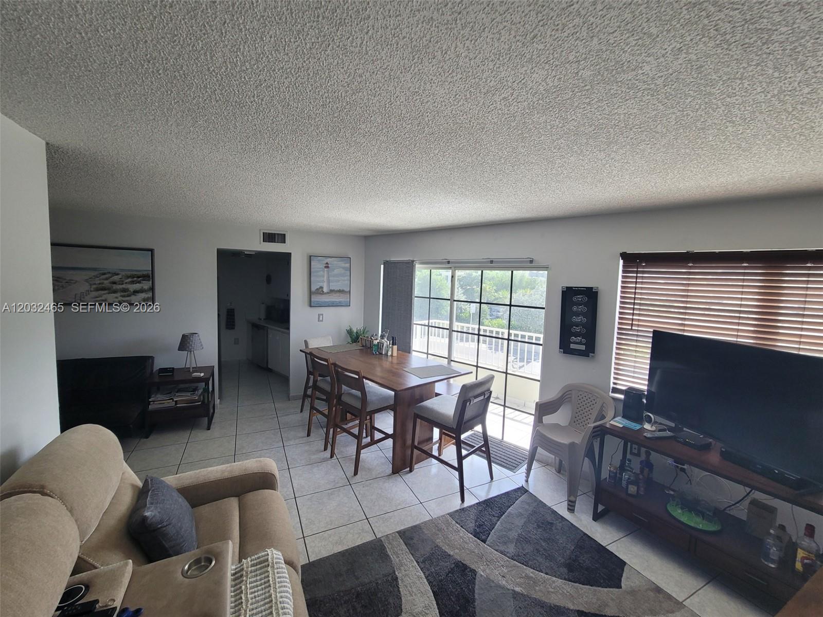 2600 Collins Ave 201