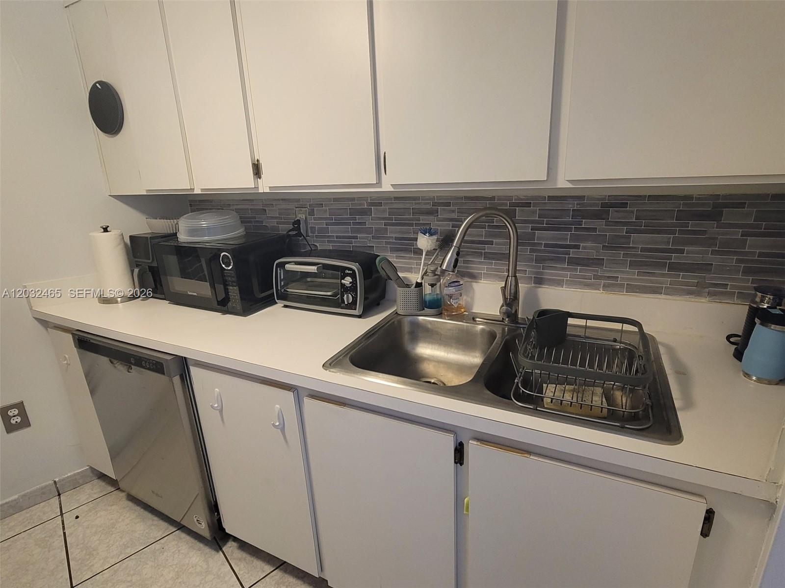 2600 Collins Ave 201