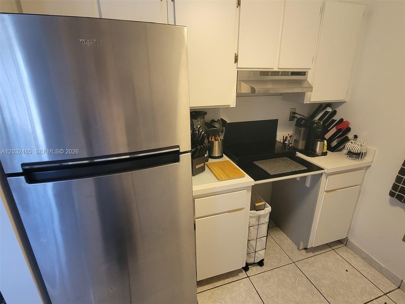 2600 Collins Ave 201