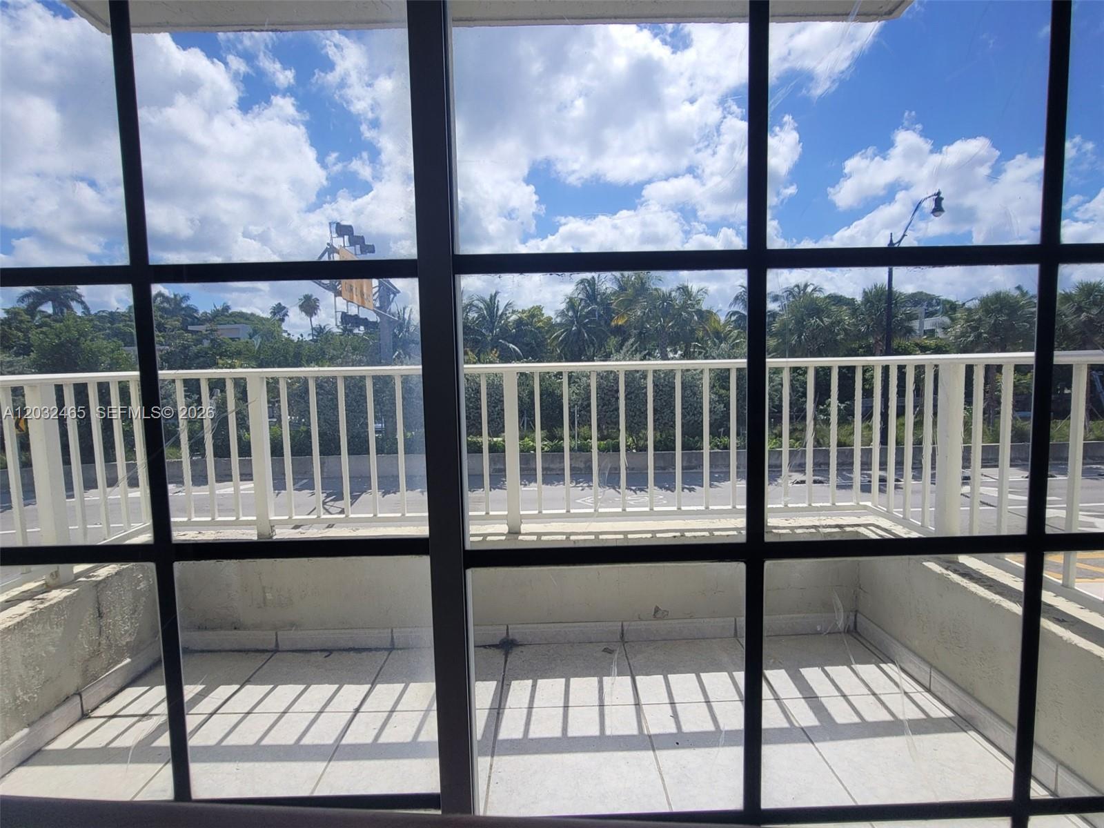 2600 Collins Ave 201