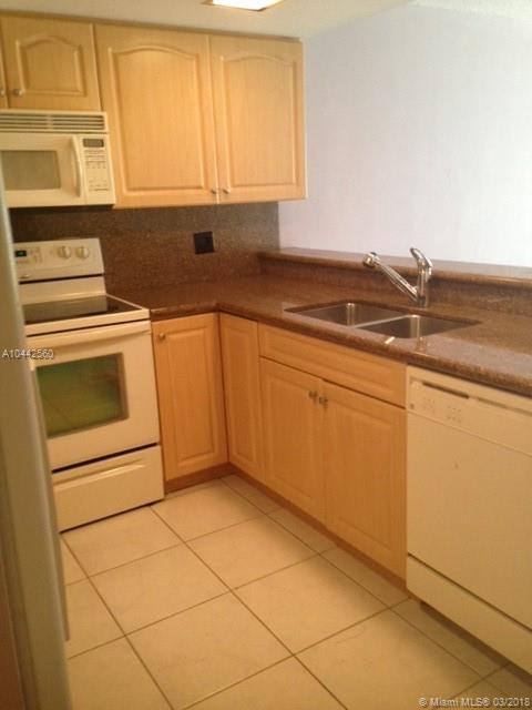 Town homes at Orange Drive rental available! Located near NSU and the college district and close to major highways. Granite, Tile downstairs, carpet upstairs, neutral cream color paint, screened patio, community pool, washer/dryer in unit, 2 parking spaces. HOA approval required.