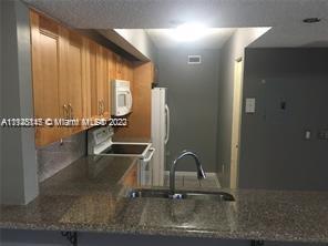 LE CLUB - Residential Lease