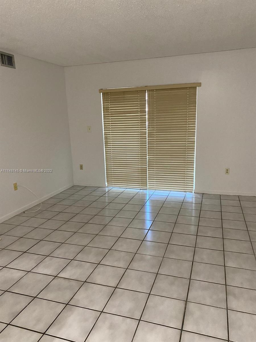 LE CLUB - Residential Lease