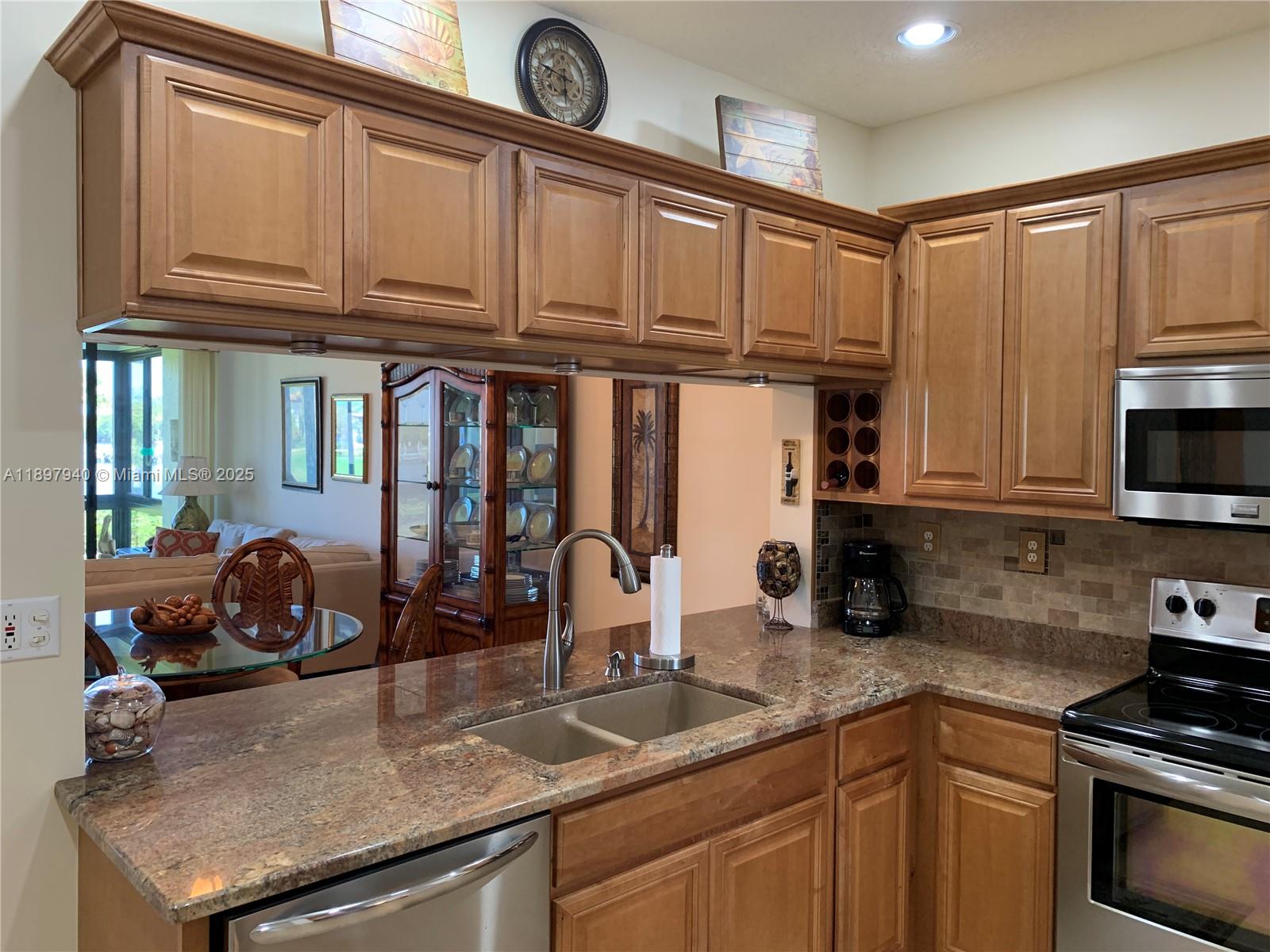 HANSONS LANDING CONDO - Residential