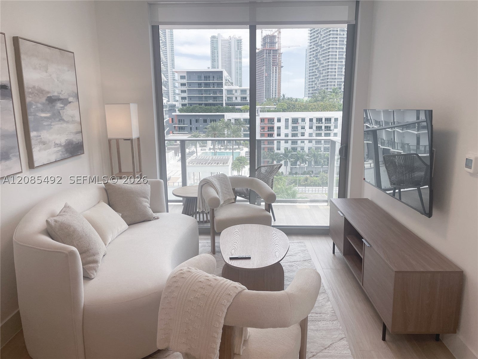 90 NE 32nd St 1001