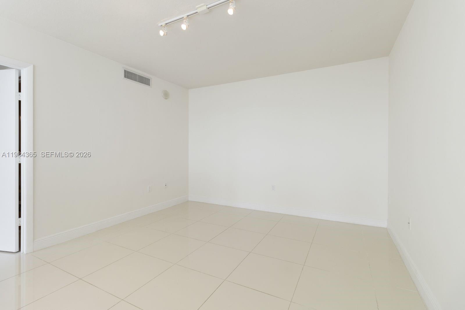 TERRAZAS RIVERPARK VILLAG - Residential