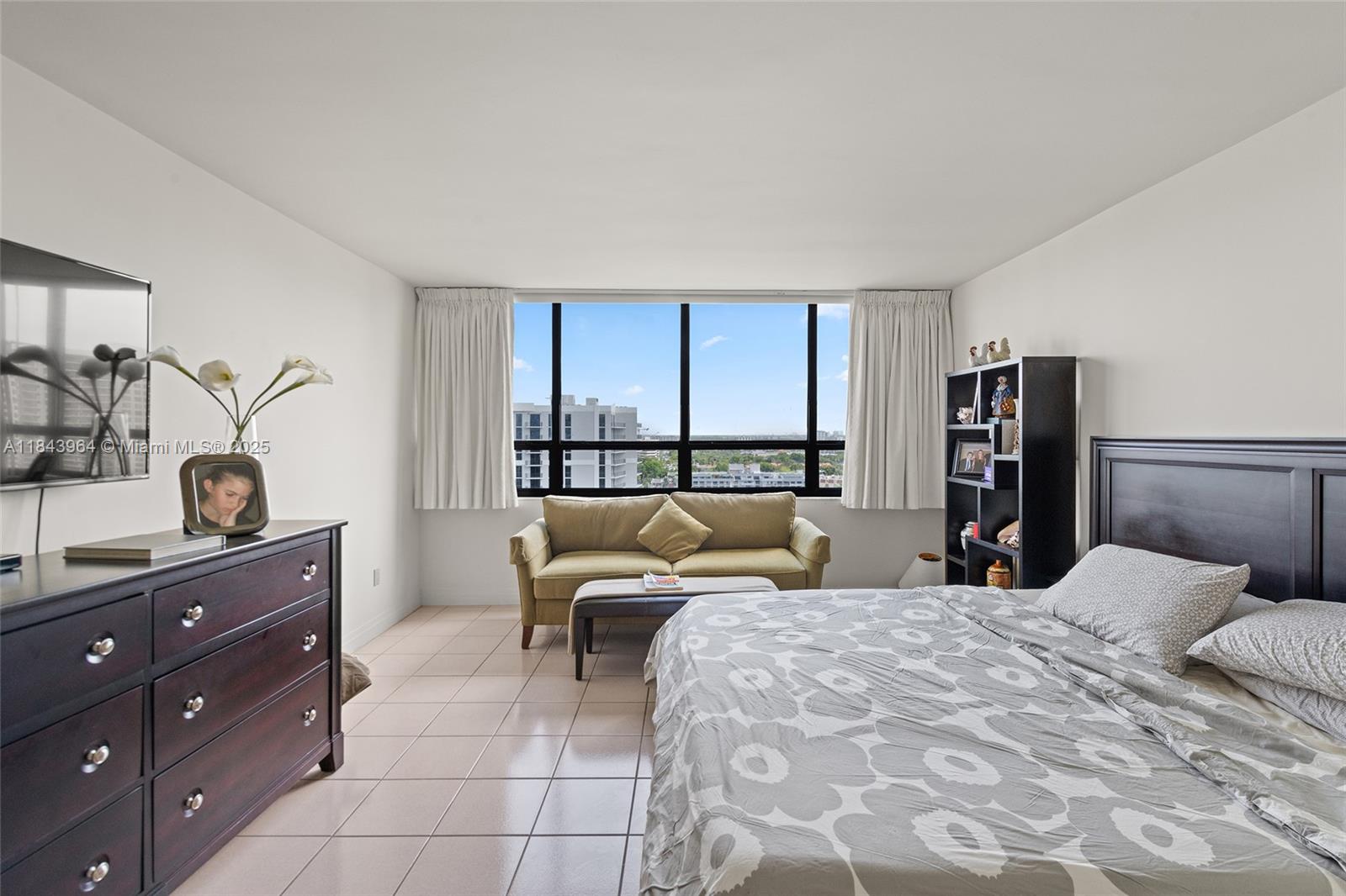 JOCKEY CLUB III CONDO - Residential