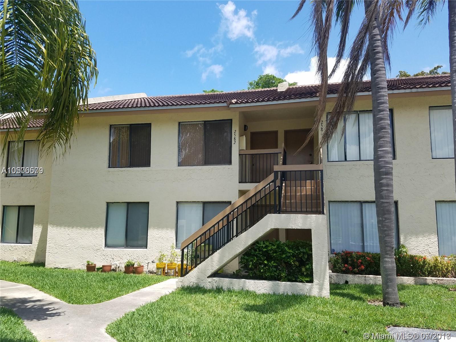 Move right into your spacious, cleaned and freshly painted home. Tile throughout, master bedroom has walk in closet, washer and dryer in unit and a nice screened in patio for your enjoyment. Water is included in the rent.
Fast approval, vacant and ready for you! Please submit credit report and completed rental application.