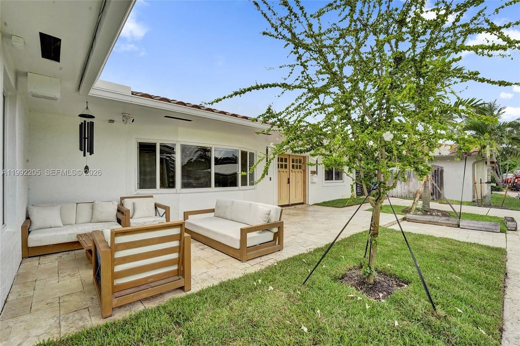 Photo of 3350 N 40th St, Hollywood, FL 33021 (MLS # A11992205)