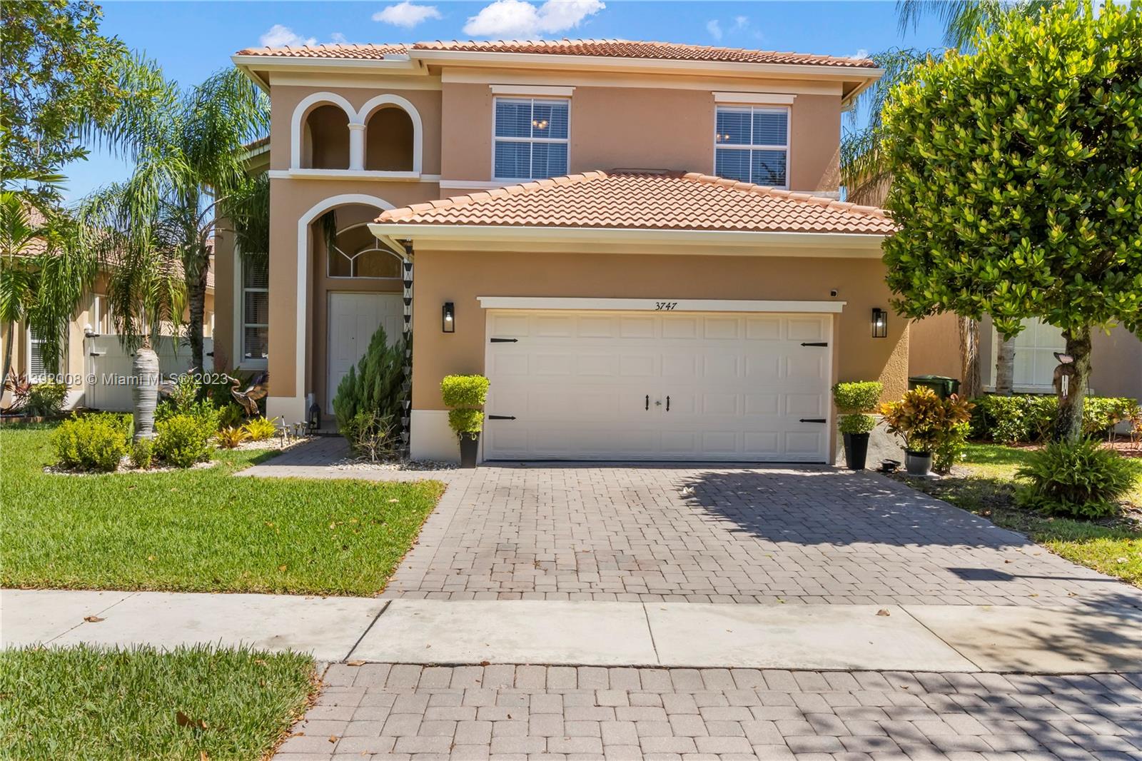 Welcome to this stunning 5 bedroom/ 3 bath home in the sought after Portofino Lakes (gated community). This home has been meticulously taken care of by the proud owners and it shows. With grand 20-foot ceilings right when you walk in, you are sure to be impressed; in the living and dining room areas you'll find custom made blinds, drapes, and an elegant dining room chandelier that bring the elegance of these spaces to another level. Adjacent to the dining room you'll find an airy and comfortable kitchen equipped with newer stainless-steel appliances and eat-in breakfast area. As you continue through the kitchen, you will find a comfortable and spacious family room that is open to the kitchen, breakfast, and pool areas and where entertaining will be a breeze.