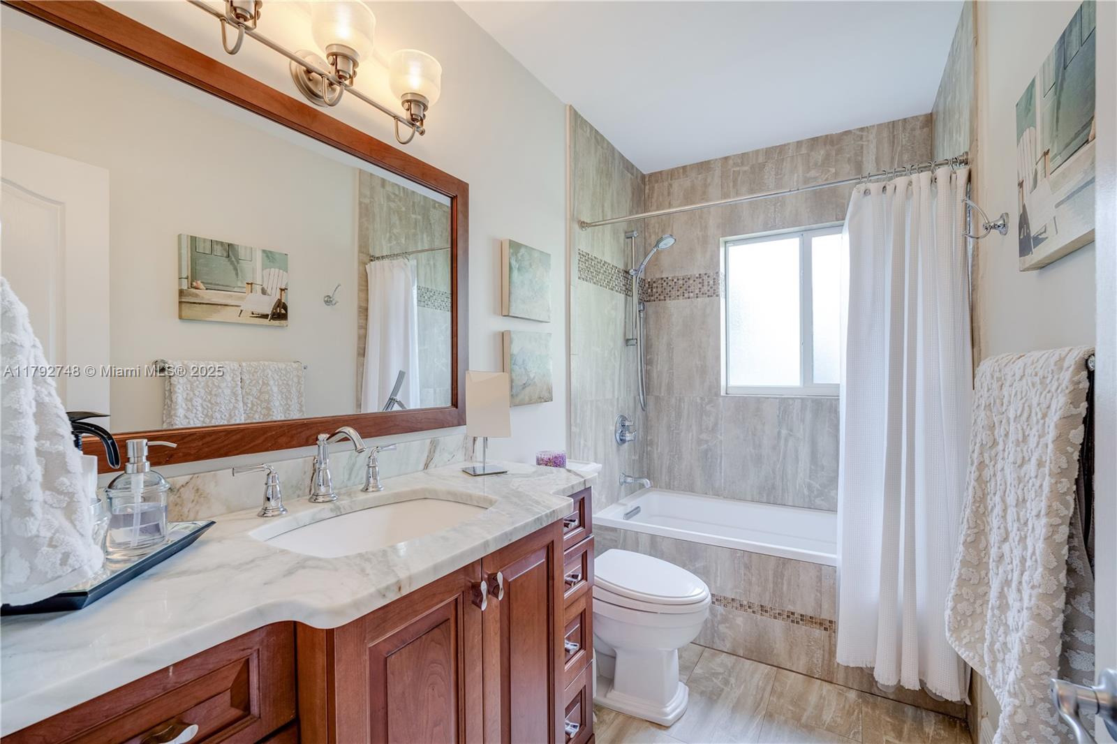 ROCK LAKE - Residential