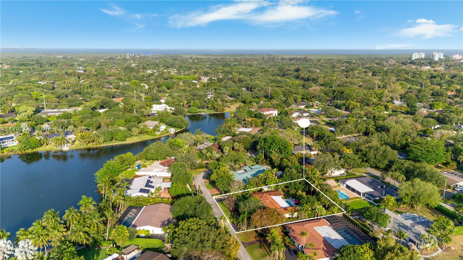 ROCK LAKE - Residential