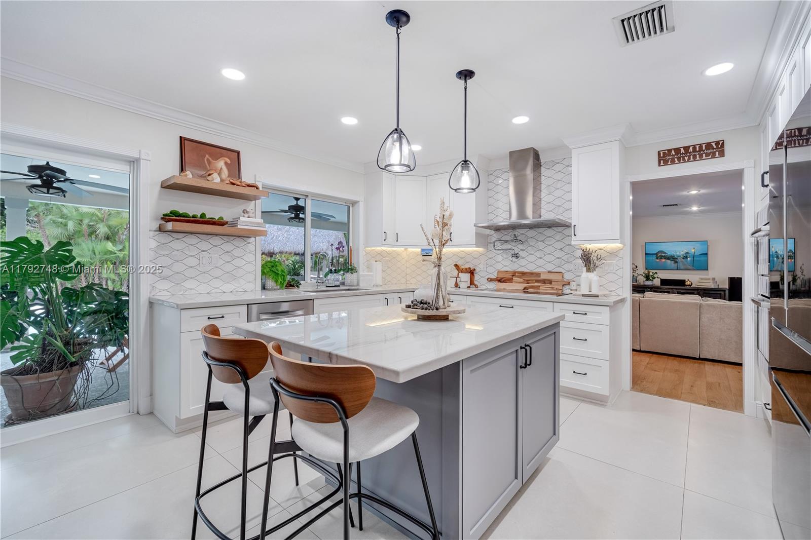 ROCK LAKE - Residential