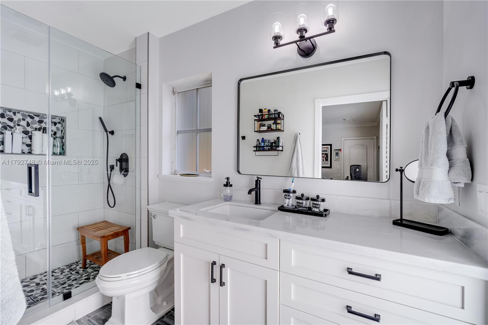 ROCK LAKE - Residential