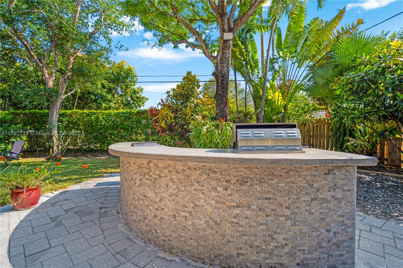 ROCK LAKE - Residential