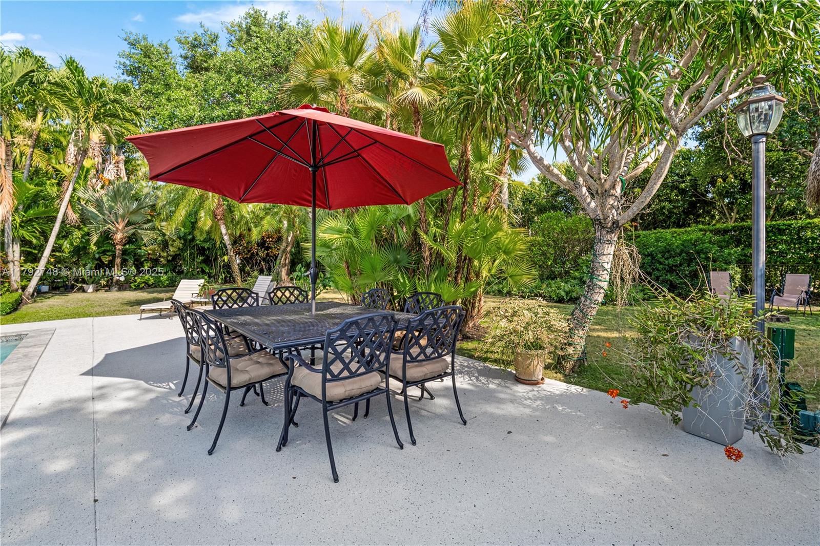 ROCK LAKE - Residential