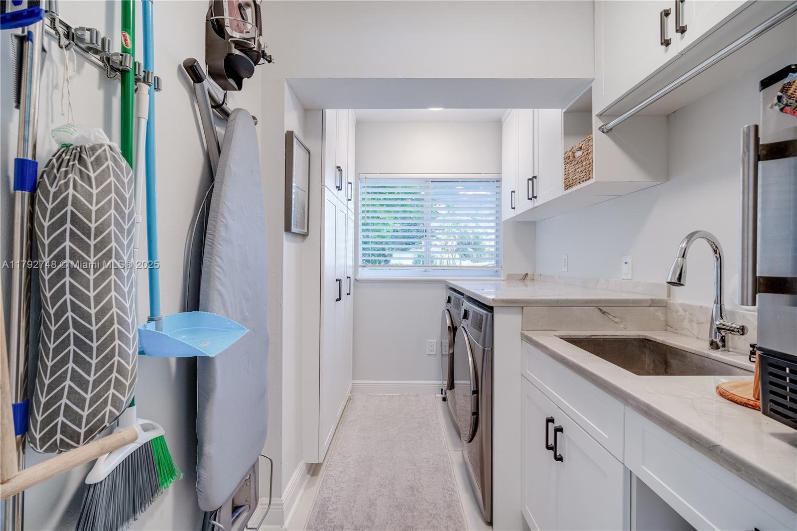 ROCK LAKE - Residential