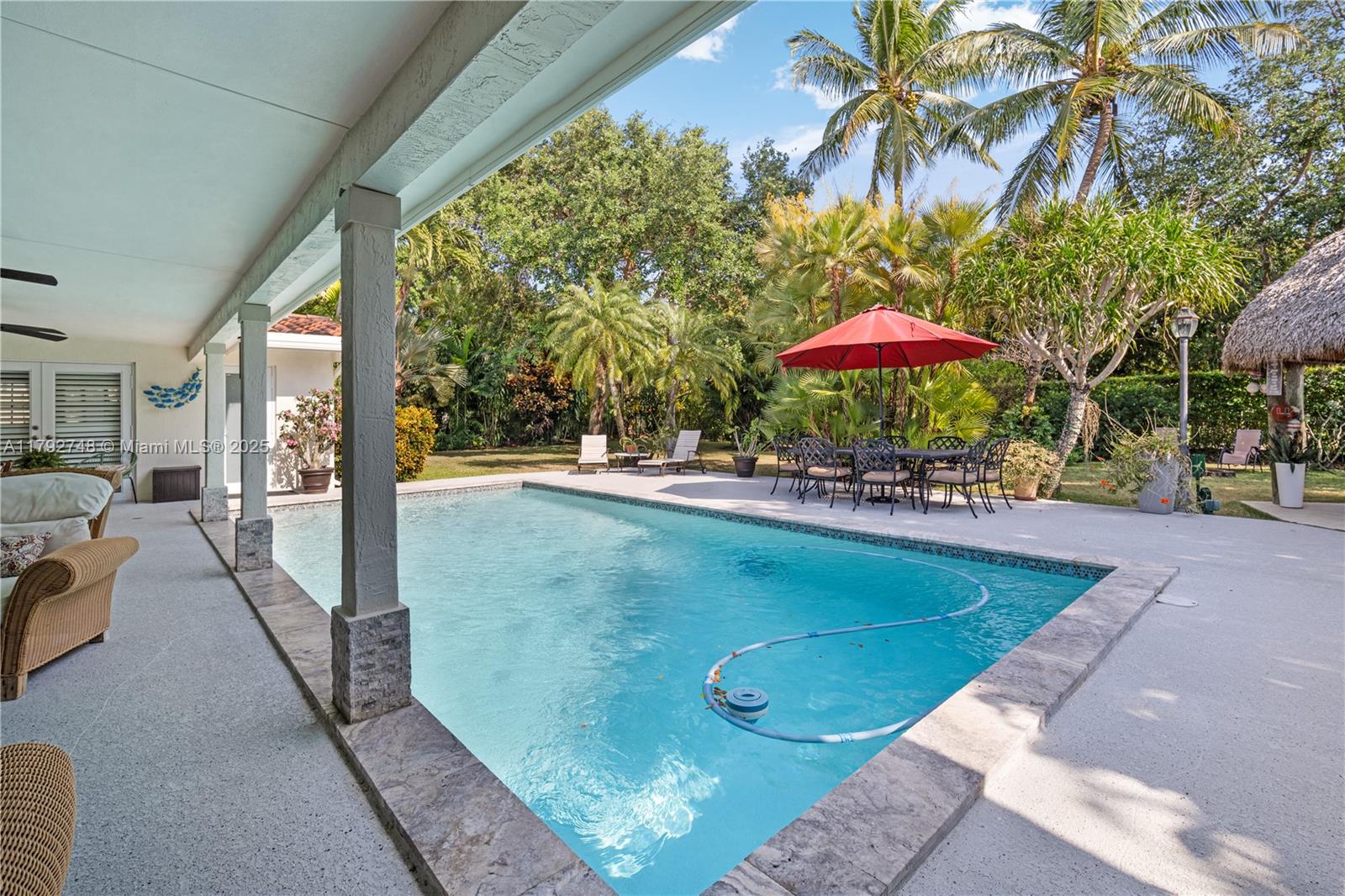 ROCK LAKE - Residential