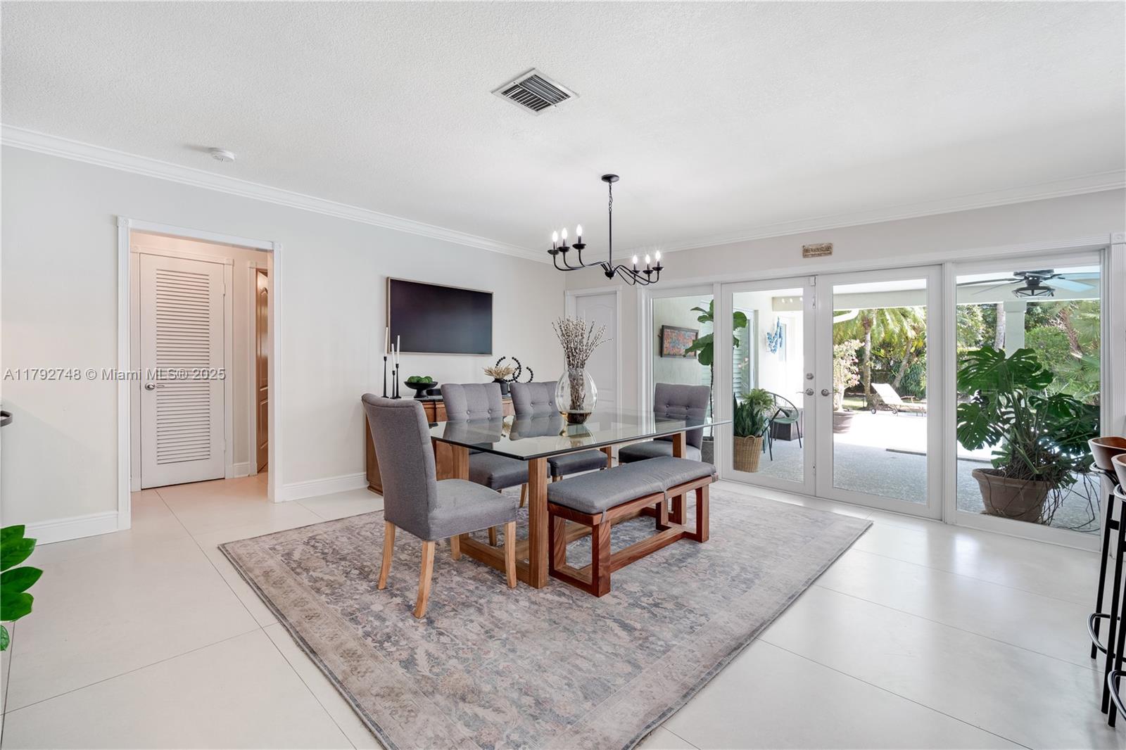 ROCK LAKE - Residential