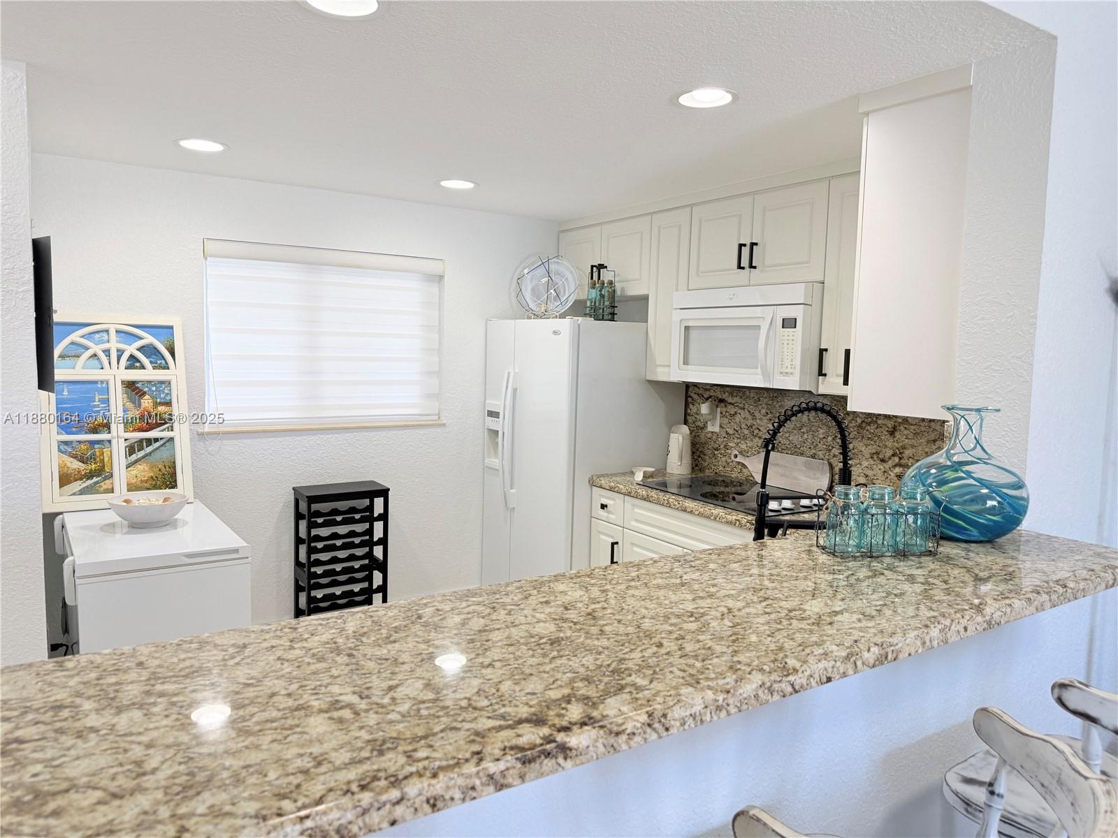4000 NE 170th St 402