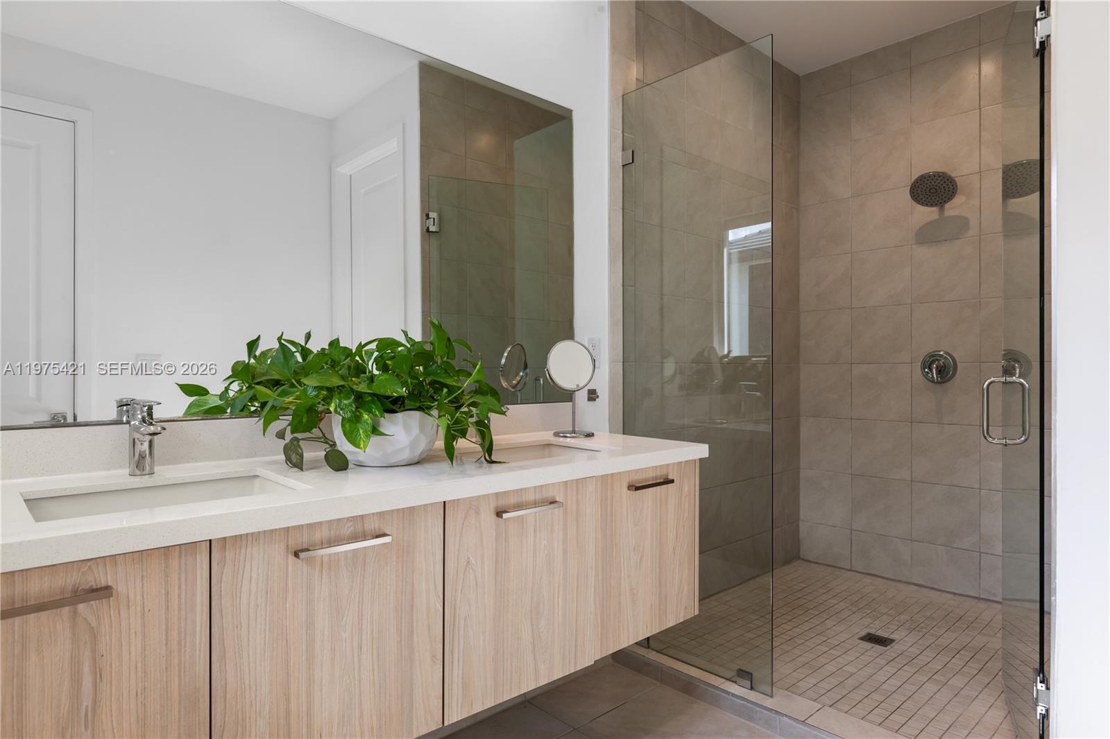 DOWNTOWN DORAL SOUTH PHAS - Residential Lease