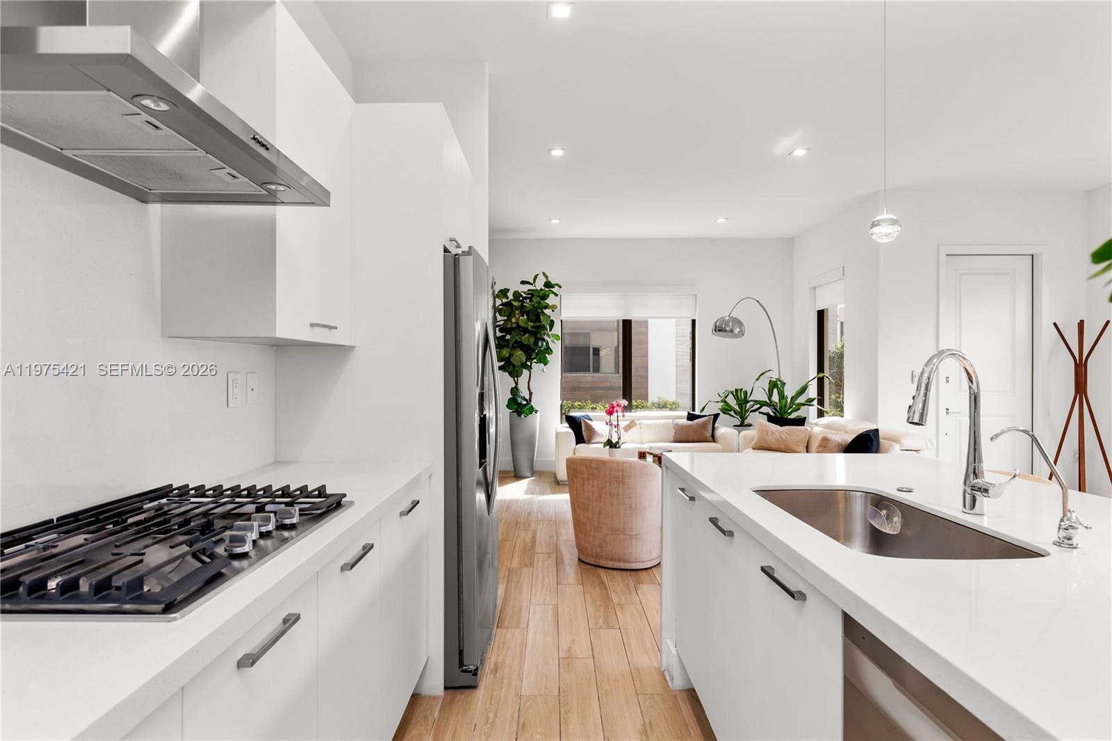 DOWNTOWN DORAL SOUTH PHAS - Residential Lease