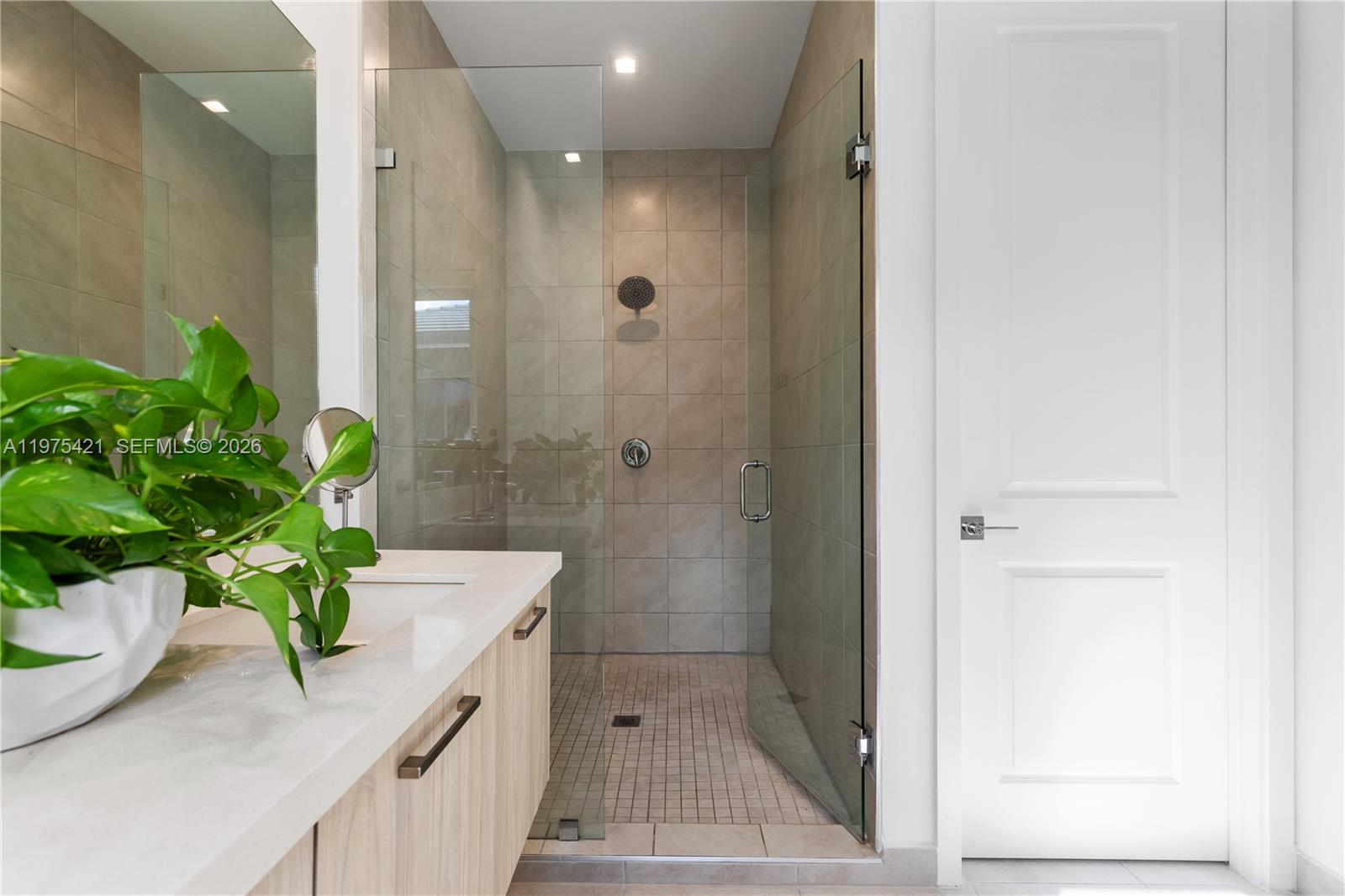 DOWNTOWN DORAL SOUTH PHAS - Residential Lease