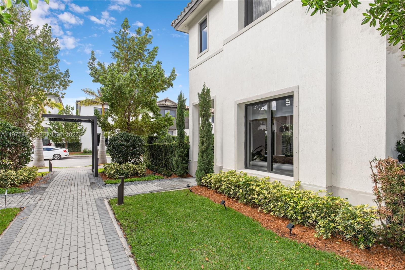 DOWNTOWN DORAL SOUTH PHAS - Residential Lease