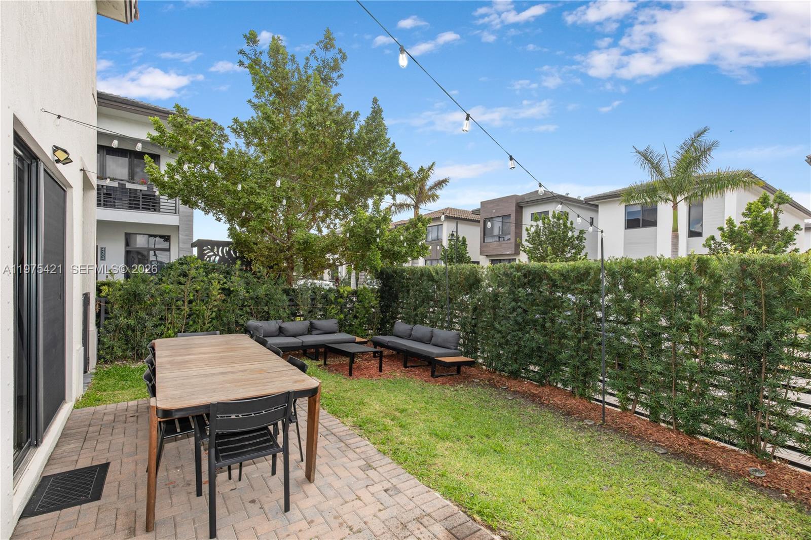 DOWNTOWN DORAL SOUTH PHAS - Residential Lease