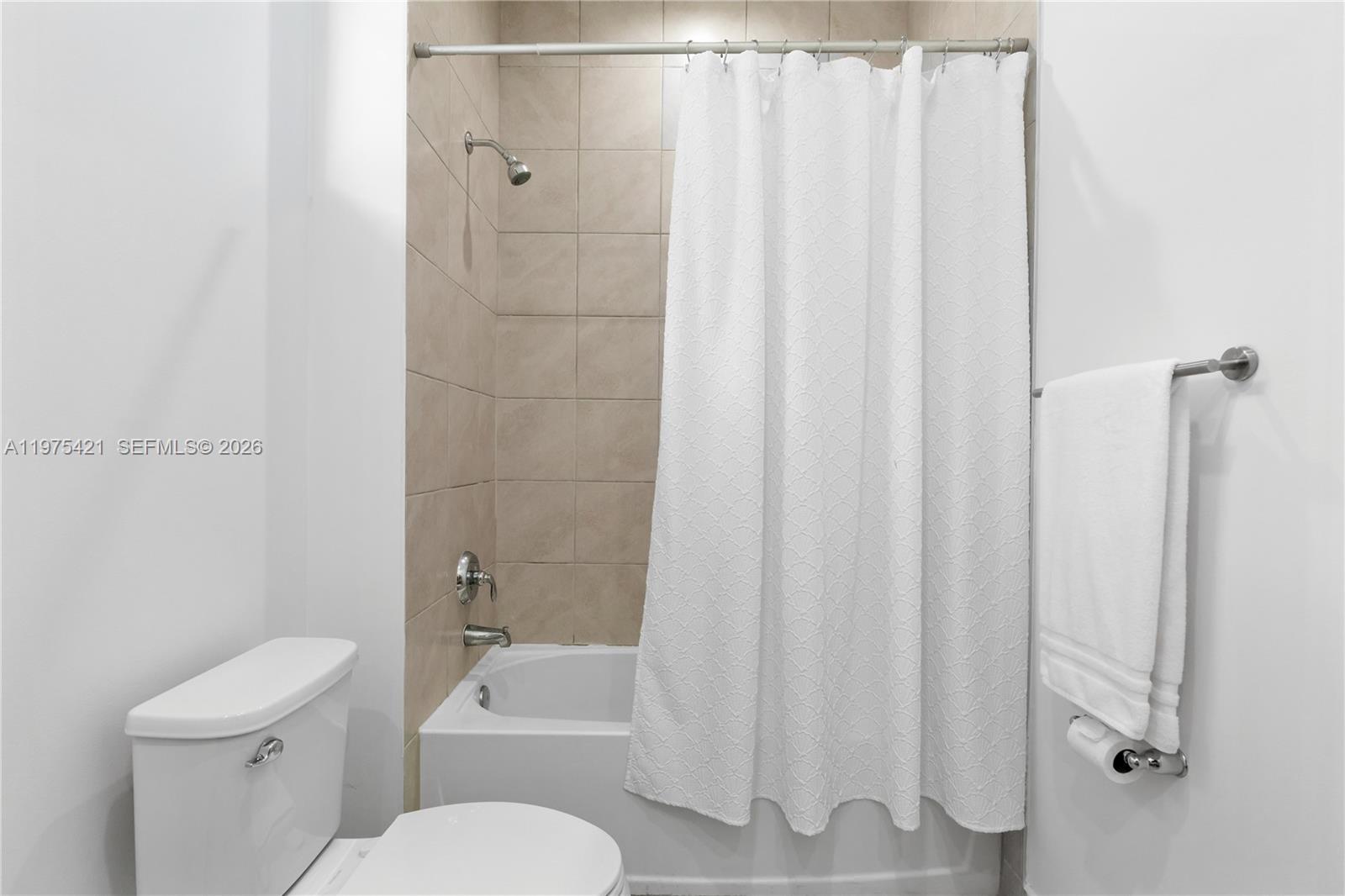 DOWNTOWN DORAL SOUTH PHAS - Residential Lease