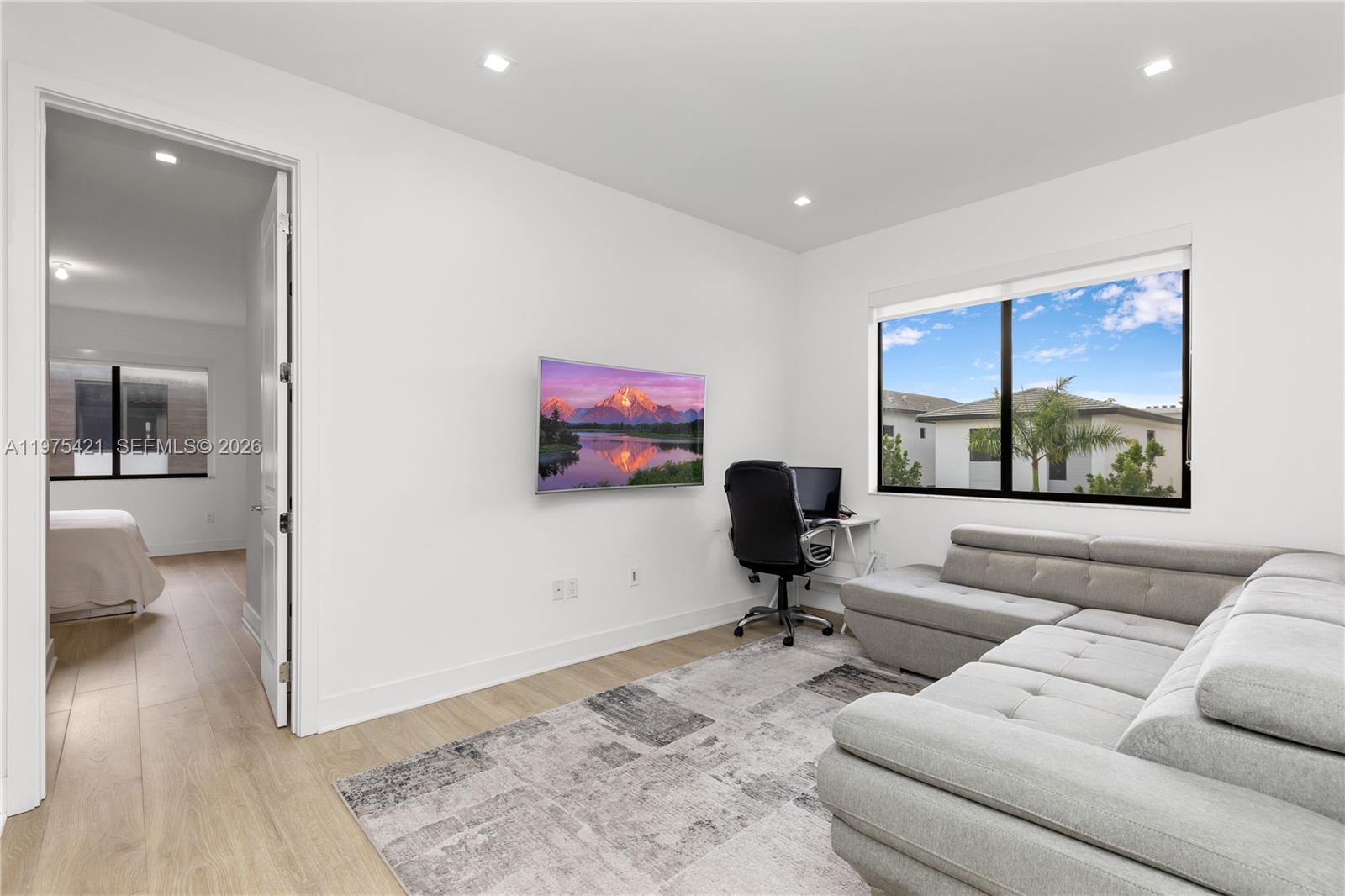 DOWNTOWN DORAL SOUTH PHAS - Residential Lease