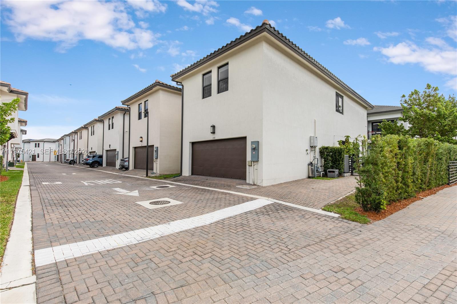 DOWNTOWN DORAL SOUTH PHAS - Residential Lease