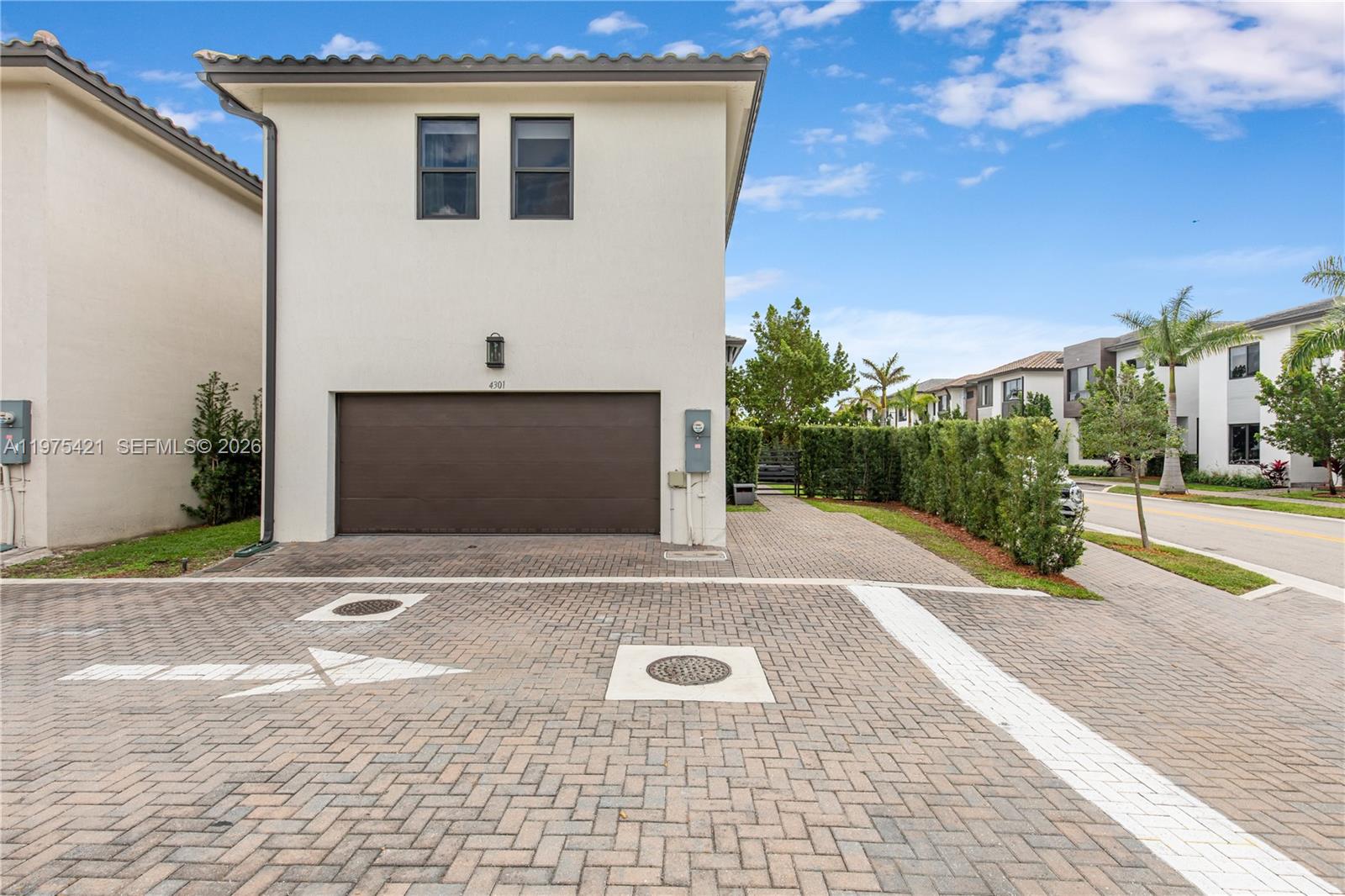 DOWNTOWN DORAL SOUTH PHAS - Residential Lease