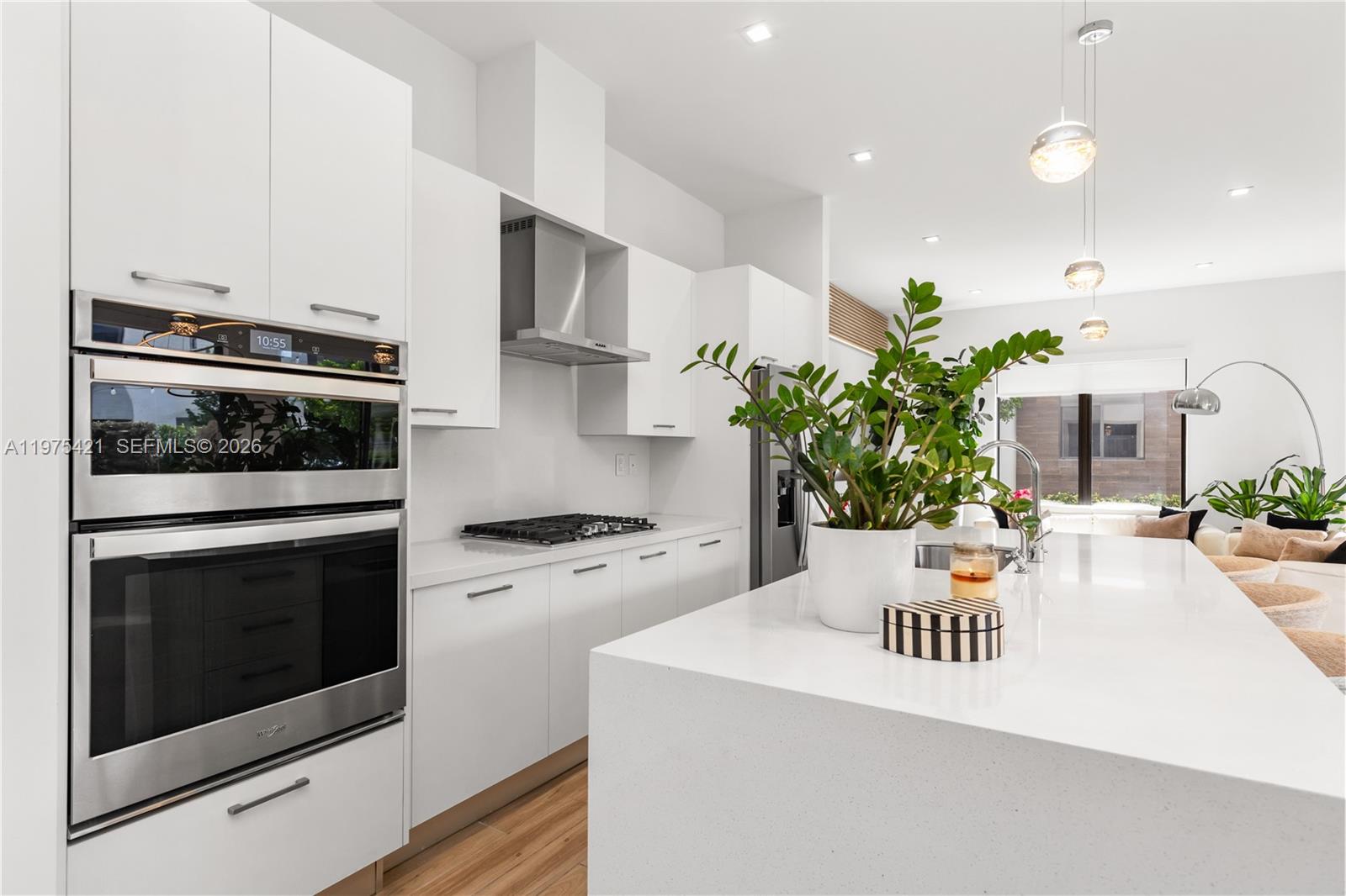 DOWNTOWN DORAL SOUTH PHAS - Residential Lease