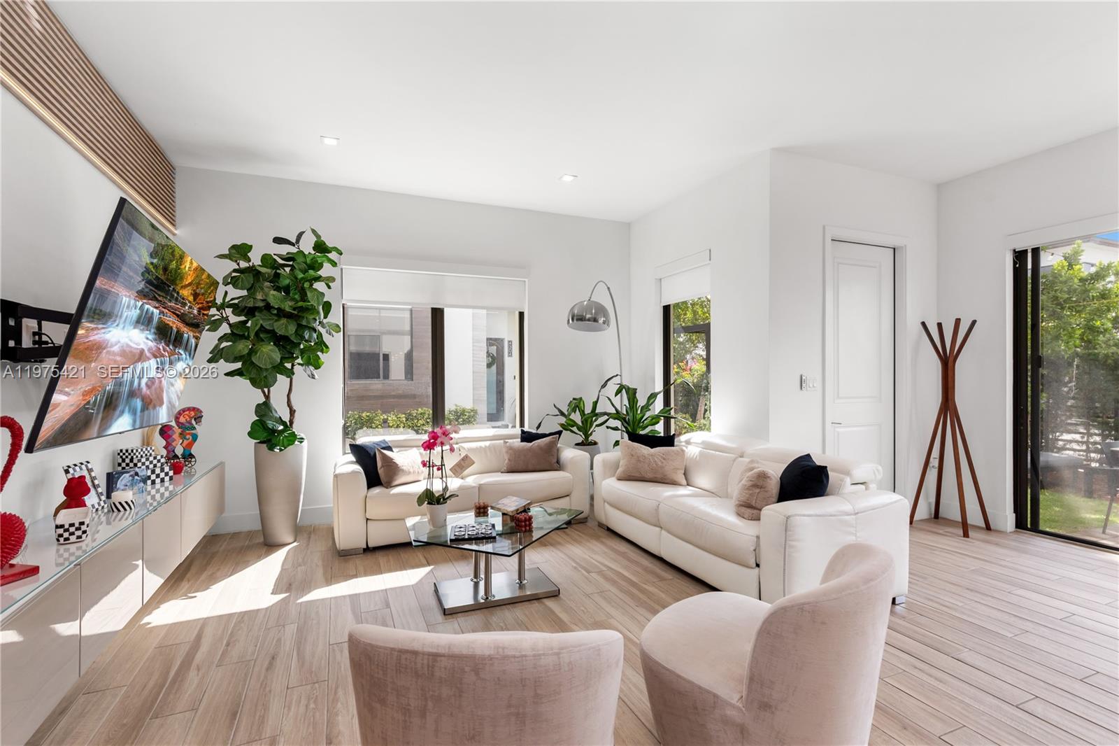 DOWNTOWN DORAL SOUTH PHAS - Residential Lease