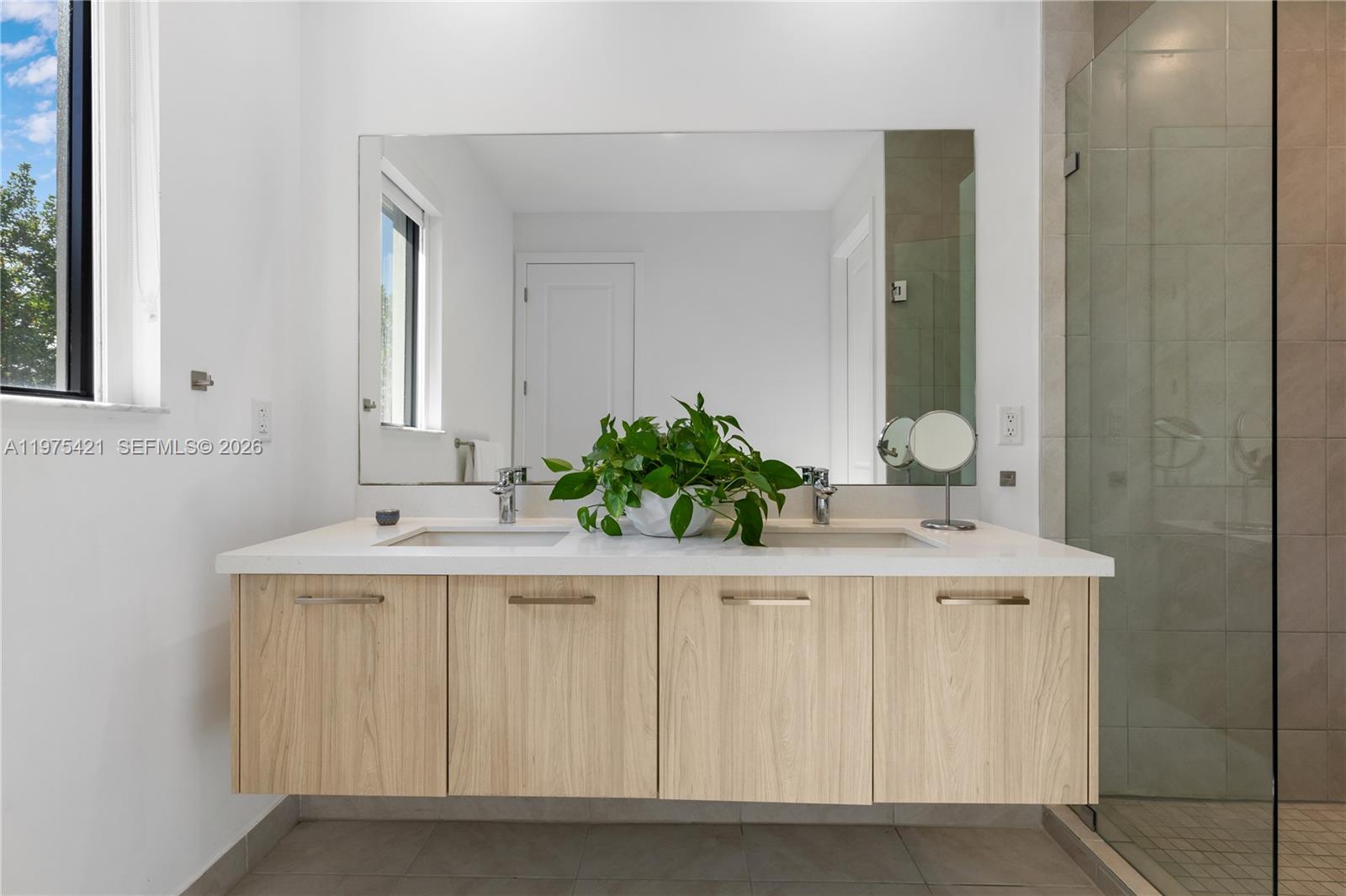 DOWNTOWN DORAL SOUTH PHAS - Residential Lease