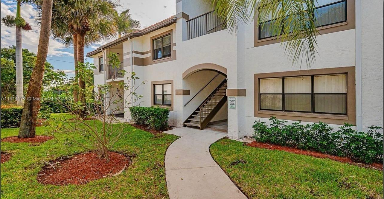 520 S Park Rd 11-12, Hollywood, Broward County, Florida - 2 Bedrooms  
2 Bathrooms - 