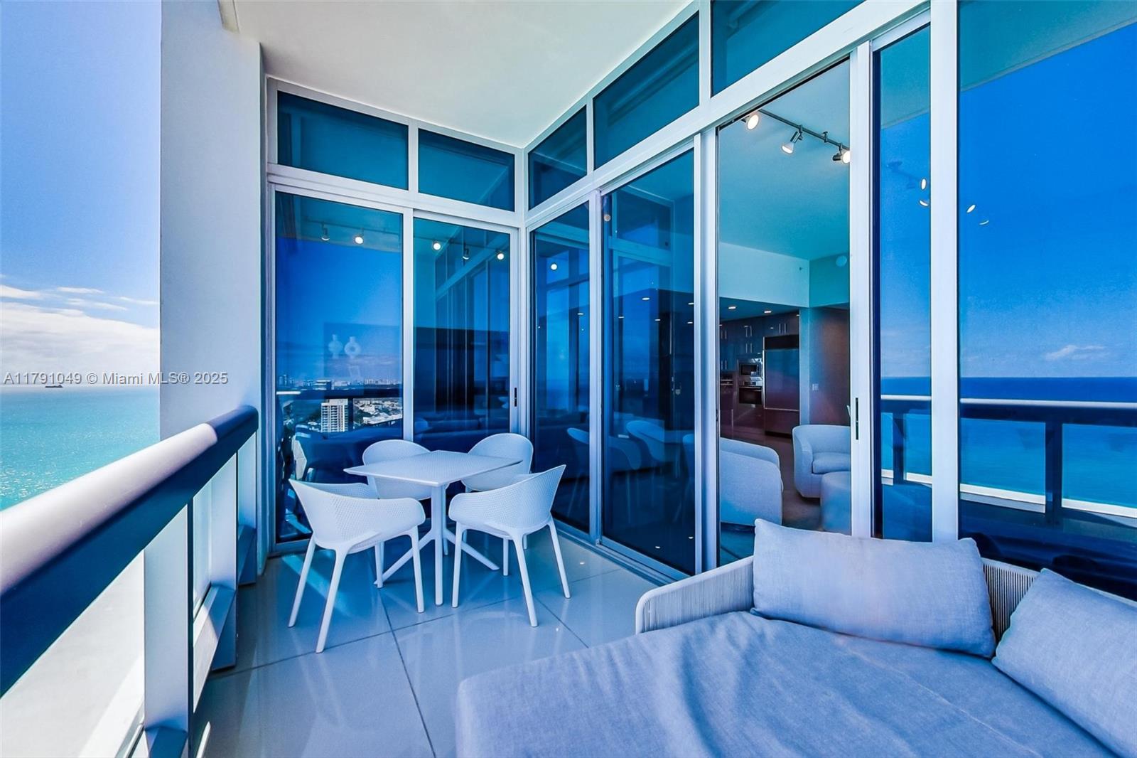 NORTH CARILLON BEACH COND - Residential