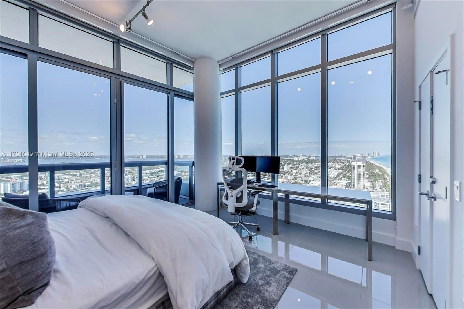 NORTH CARILLON BEACH COND - Residential