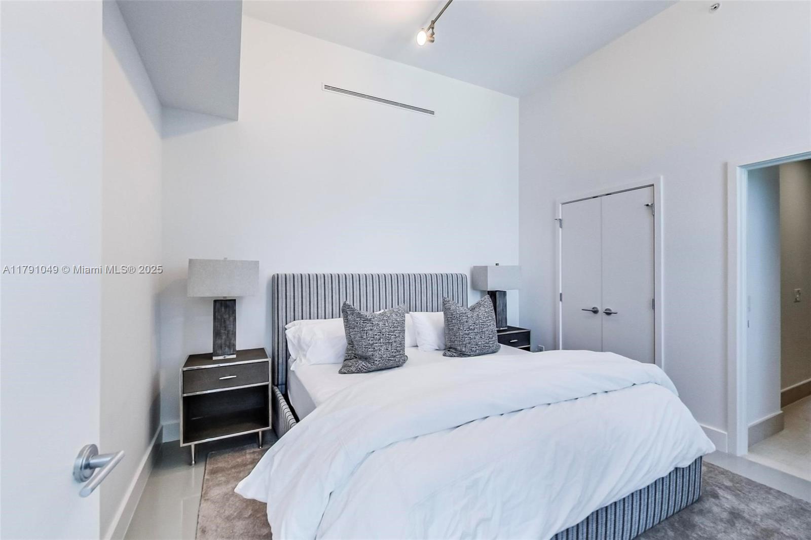 NORTH CARILLON BEACH COND - Residential